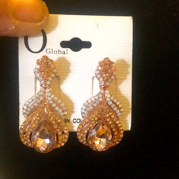 Leaf Drop Earrings Peachy Color - Picture 3 of 7